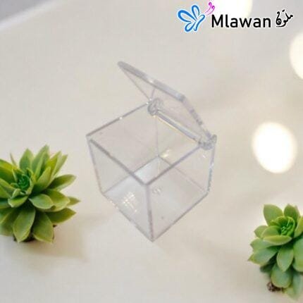 Transparent acrylic box for giveaways, 5cm x 5cm.